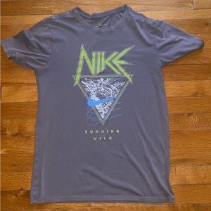 Nike size MEDIUM Unisex Tee, Gray and green